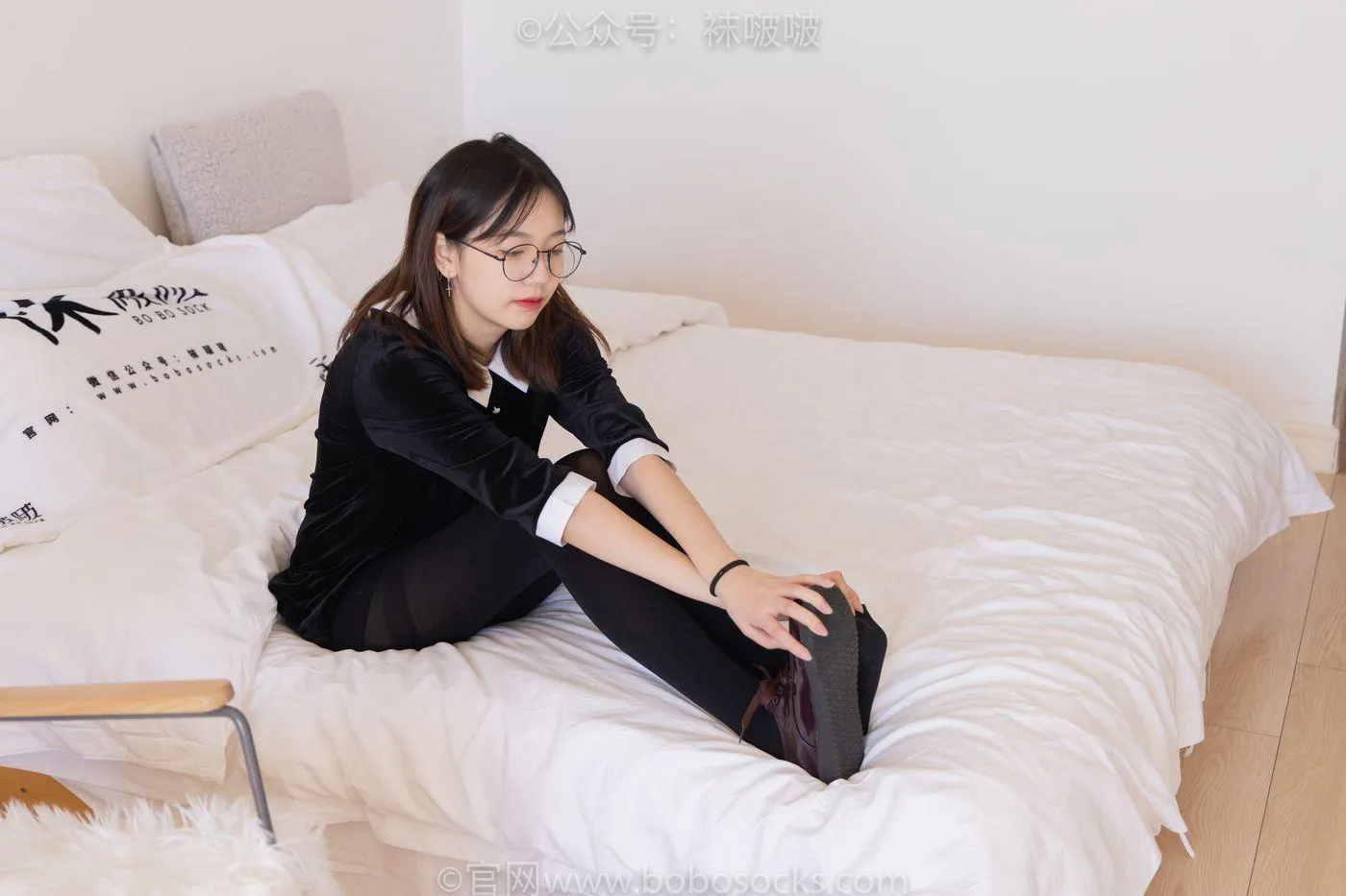 [BoBoSocks袜啵啵]NO.053 小甜豆-皮鞋、厚黑丝、黑色蕾丝船袜 [143P]插图